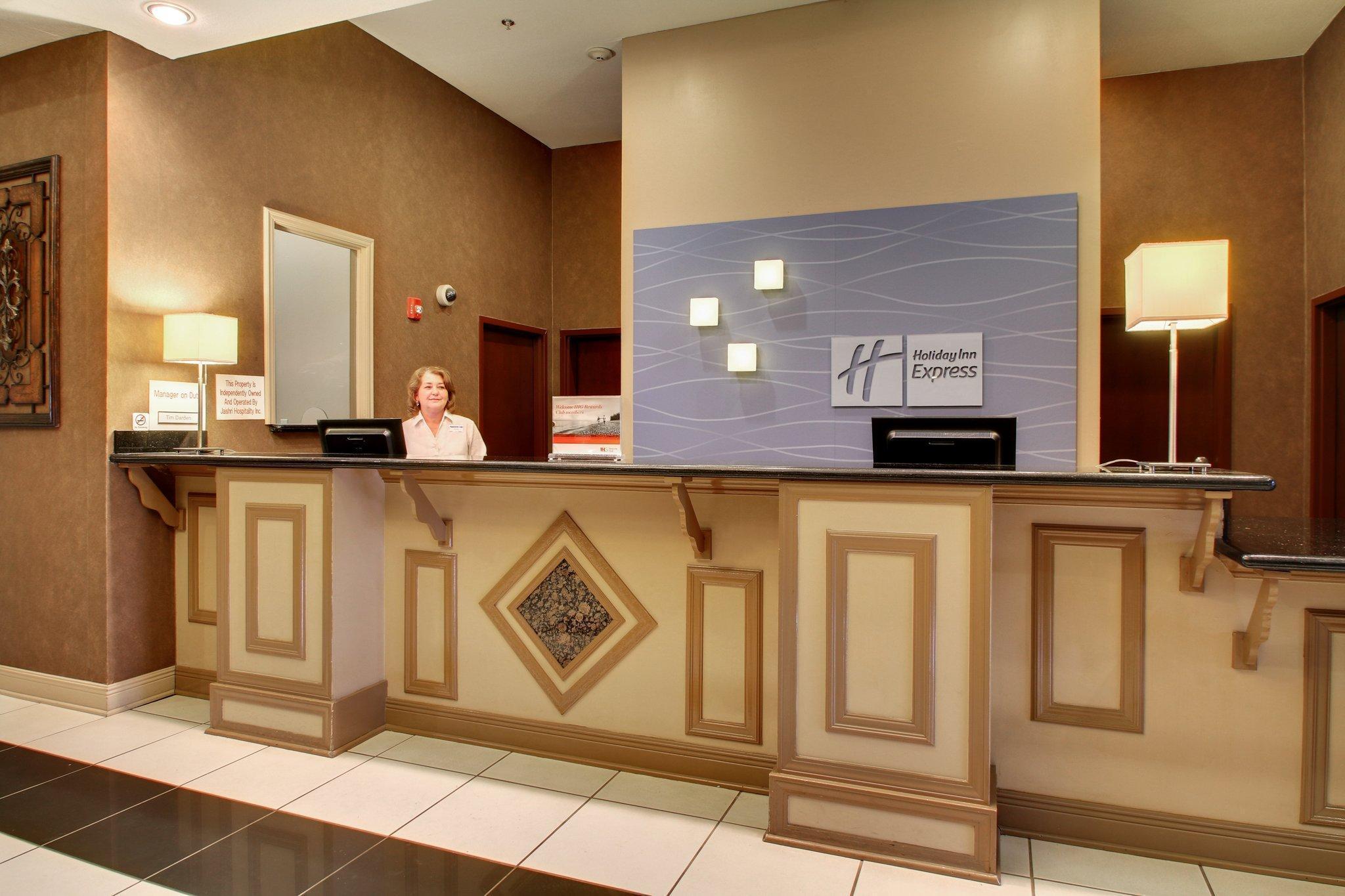 Holiday Inn Express & Suites Laurel, An Ihg Hotel Exterior photo