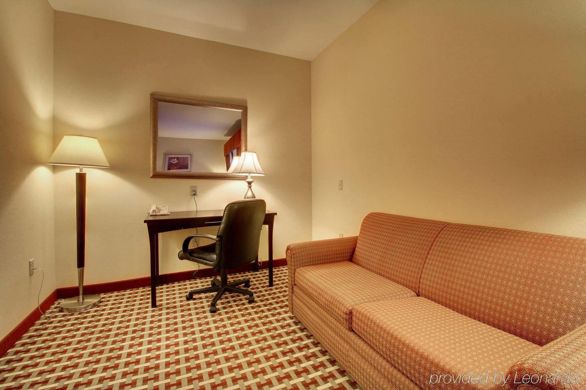 Holiday Inn Express & Suites Laurel, An Ihg Hotel Exterior photo